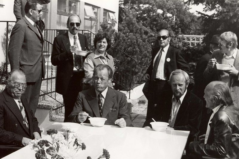 Datei:1972 c Willy Brandt in der GHB.png