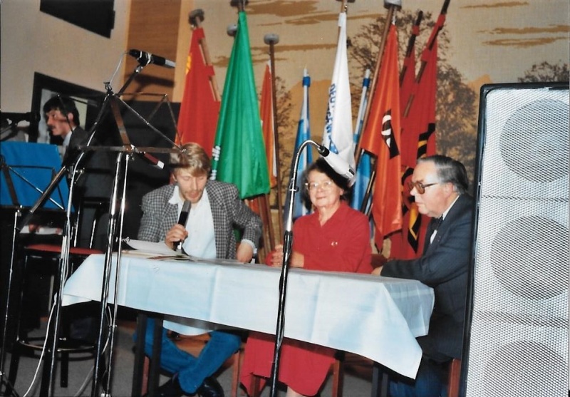 Datei:02.11.1985 Feier zur Wiedergründung der SPD Kiel im Gewerkschaftshaus, Gesprächsrunde mit Uwe Danker.jpg