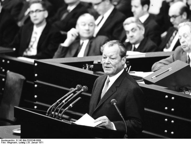 Datei:Bundesarchiv B 145 Bild-F033246-0009, Bonn, Bundestag, Rede Bundeskanzler Brandt.jpg
