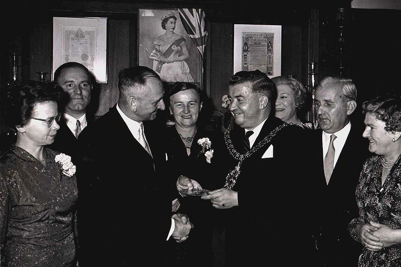 Datei:Kieler Delegation in Coventry 1956.jpg