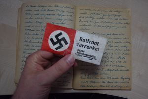 Flyer mit Hakenkreuz: "Rotfront verrecke!" - Das Impressum weist die NSDAP Auslandsorganisation in Nebraska, USA als Absender aus
