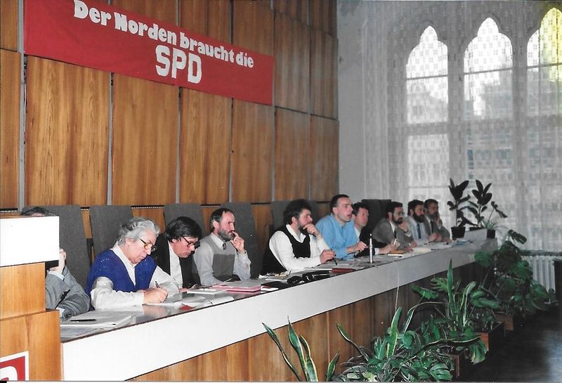Datei:Gründungsparteitag der SPD Mecklenburg Vorpommern 02 1990 I.jpg