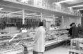 Frischfleischtheke in einem Co-op-Supermarkt (1970)