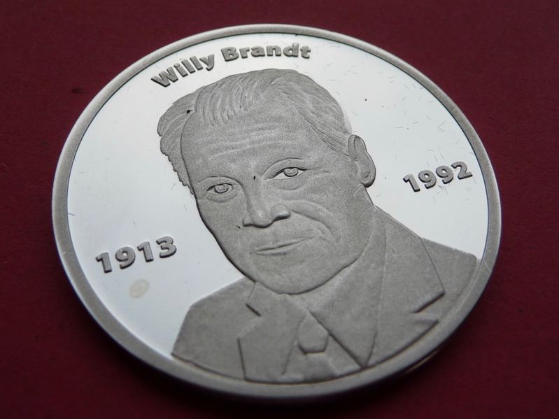 Datei:Willy-Brandt-Medaille Vorderseite.jpg