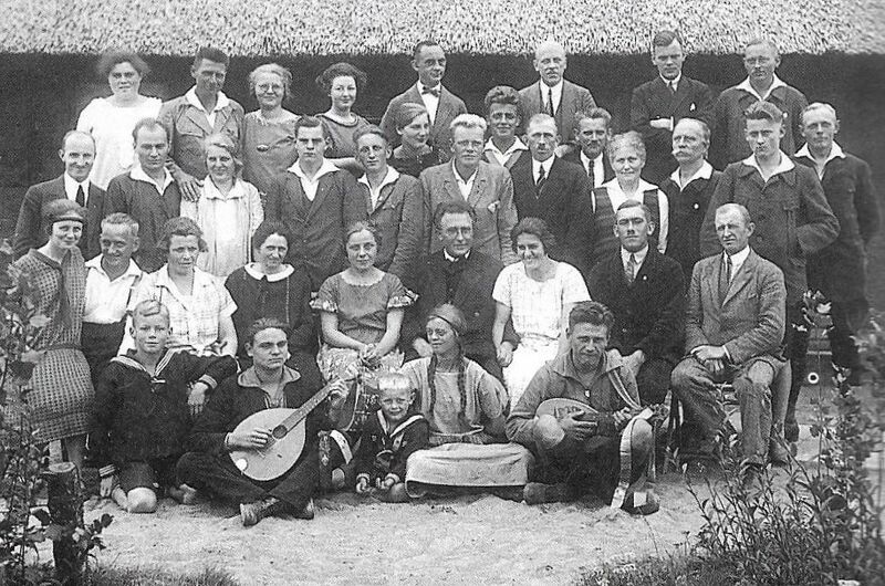 Datei:Willy Brandt bei den Naturfreunden Lübeck 1926.jpg